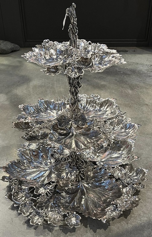 SJ Auctioneers 1 Buccellati geranium centerpiece
