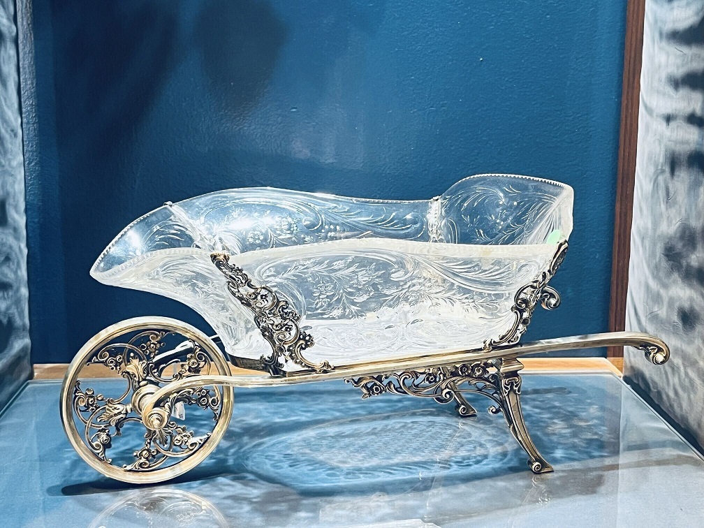 SJ Auctioneers 3 Sterling and crystal wheelbarrow