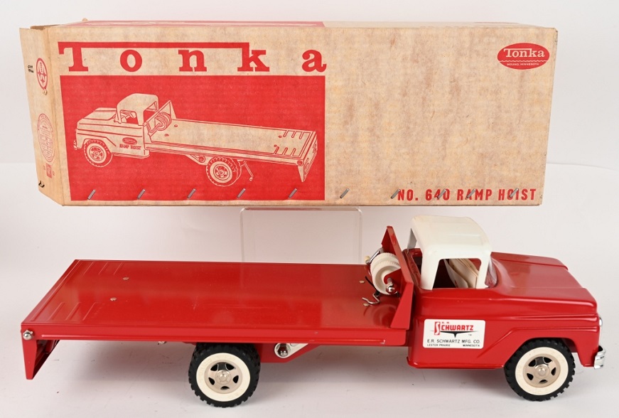 Milestone auction Tonka #640 pressed steel Ramp Hoist Truck