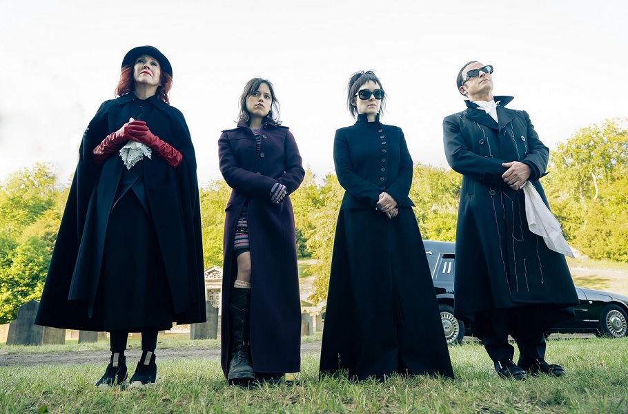 Winona Ryder with Catherine O’Hara, Jenna Ortega, and Justin Theroux in Beetlejuice, Beetlejuice